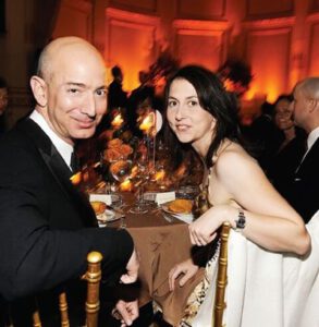 21. Jeff And Mackenzie Bezos In 2009